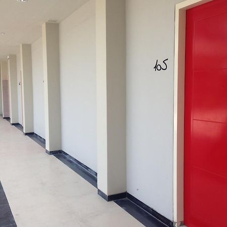 Rumah Cassa Guest House Surabaia Exterior foto