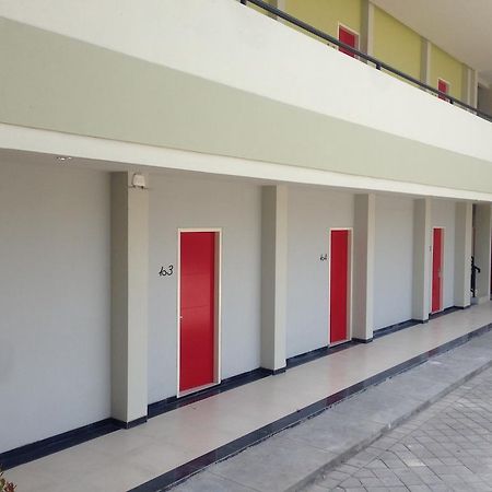 Rumah Cassa Guest House Surabaia Exterior foto