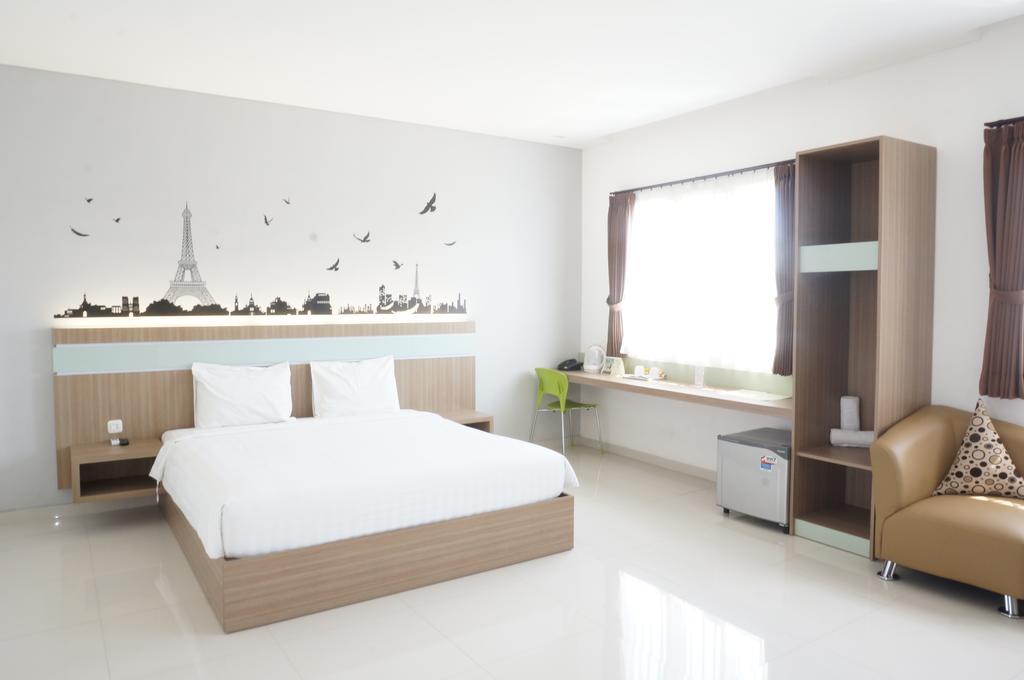 Rumah Cassa Guest House Surabaia Exterior foto