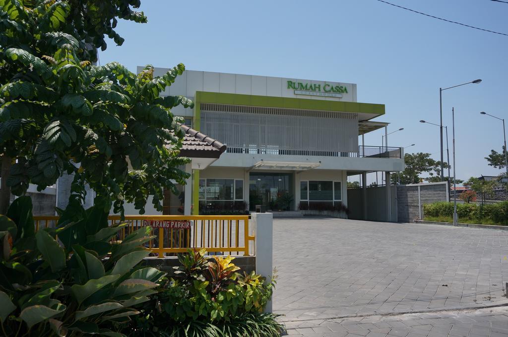 Rumah Cassa Guest House Surabaia Exterior foto