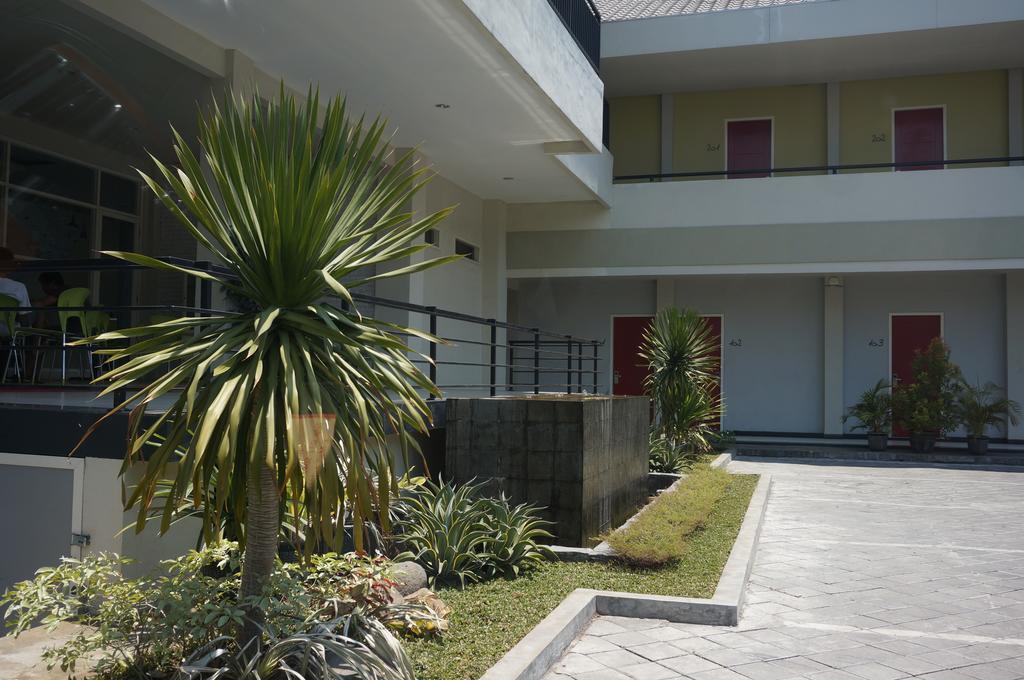 Rumah Cassa Guest House Surabaia Exterior foto