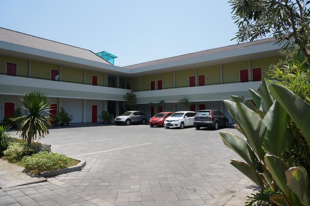Rumah Cassa Guest House Surabaia Exterior foto