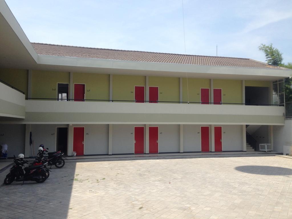 Rumah Cassa Guest House Surabaia Exterior foto