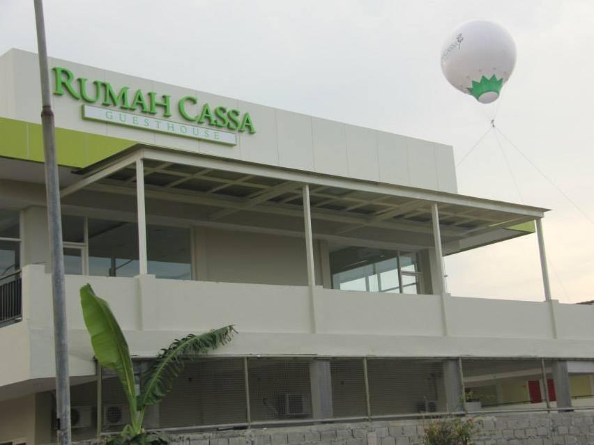 Rumah Cassa Guest House Surabaia Exterior foto