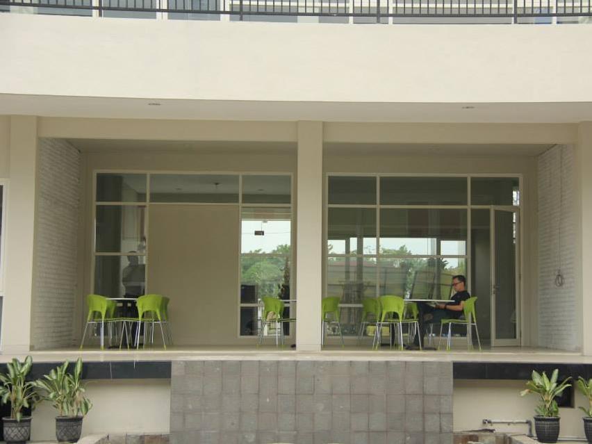 Rumah Cassa Guest House Surabaia Exterior foto