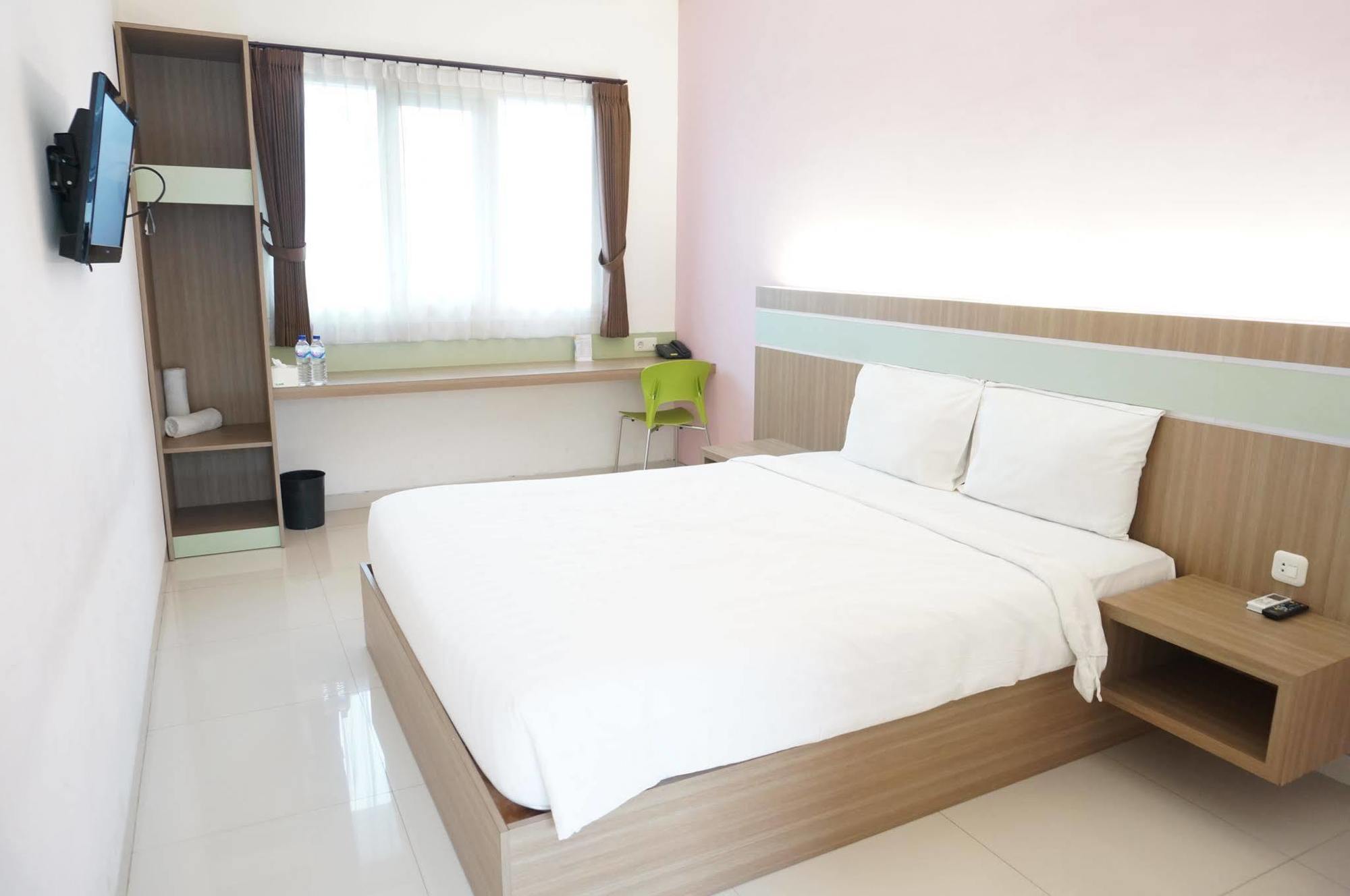 Rumah Cassa Guest House Surabaia Exterior foto