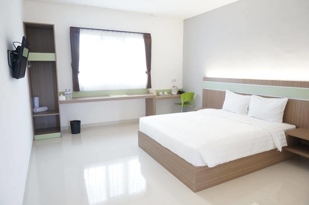 Rumah Cassa Guest House Surabaia Exterior foto